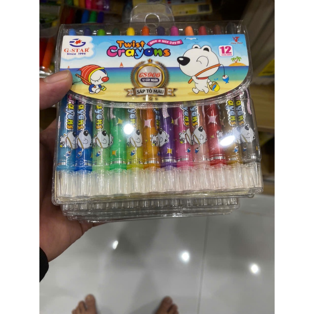 Vỉ 12 cây bút sáp tô màu dạng vặn có hình trên thân GS-906 hiệu GSTAR chính hãng, tiện lợi