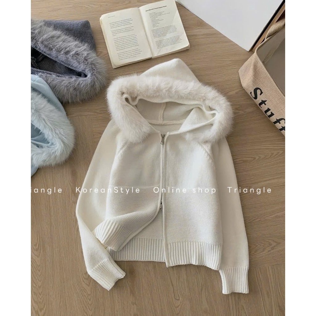 TRIANGLE - Blossom Knitted (Cân nhắc kỹ, return is not welcomed)- Áo len phối mũ lông phong cách Hàn Quốc thanh lịch