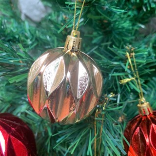 Hộp 12 quả châu tròn khắc hình trám treo cây thông Noel trang trí Giáng Sinh