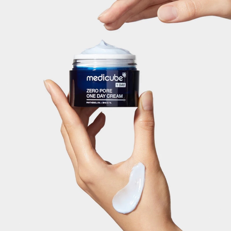 Kem dưỡng ẩm và làm săn chắc da mặt MEDICUBE Zero Pore One day Cream 50ml