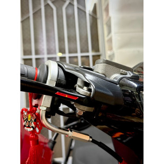 Tem Sticker Nhựa Nổi Phản Quang Cờ Việt Nam Dán Tay Côn/Cùm Red Leo/Tay Côn Kohken/Cùm Tăng - Trái/Phải |SGDC - 1 Tem|