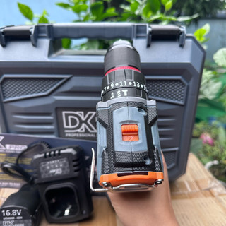 Máy khoan pin Dk pro– 3 chức năng, 35 cấp trượt, 2 pin, sạc, đầu kẹp 10mm Autolock