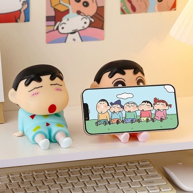 🌈 Giá Đỡ Điện Thoại Để Bàn Hình Shin Siêu Đáng Yêu Chất Liệu Nhựa Cứng Chắc Chắn 88535