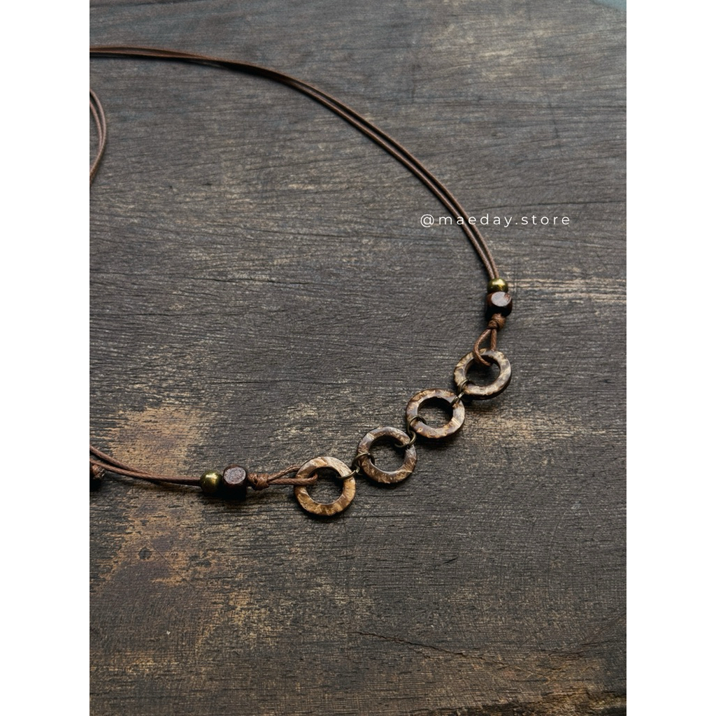 Vòng cổ Kuma - dây chuyền khoen gỗ tròn nối nhau vintage tuỳ chỉnh kích thước