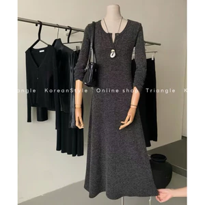 TRIANGLE - Simp Knitted Dress - Đầm len dáng dài phong cách Hàn Quốc basic, dễ mặc, chất len dày dặn và co giãn tốt