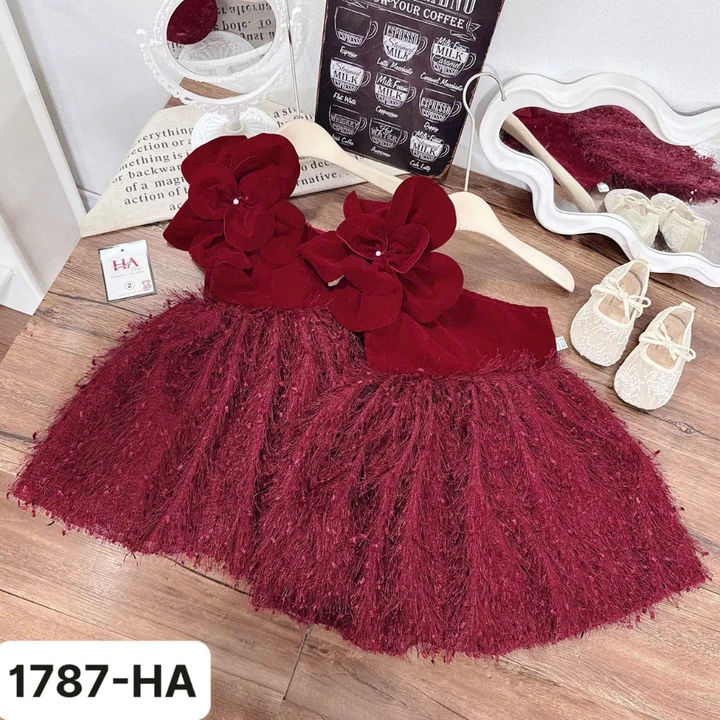 Váy TẾT váy nhung đỏ cao cấp bé gái set váy nhung lệch vai gắn hoa siêu to cùng chân váy lông thỏ sang chảnh 8-30kg