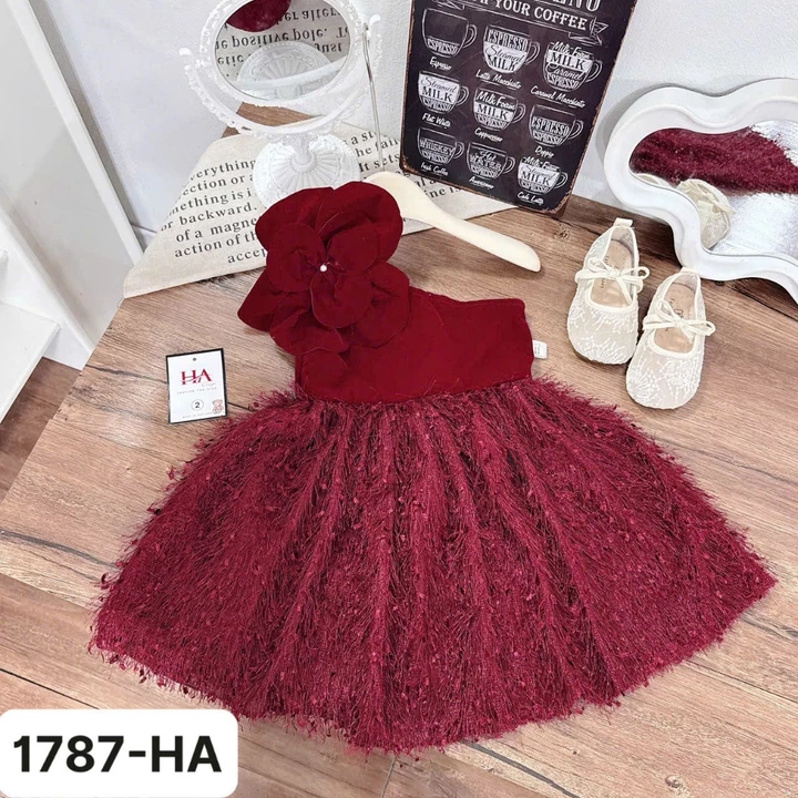 Váy TẾT váy nhung đỏ cao cấp bé gái set váy nhung lệch vai gắn hoa siêu to cùng chân váy lông thỏ sang chảnh 8-30kg