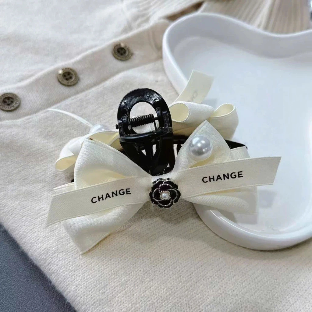 Kẹp Tóc Cá Mập Hình Nơ Chữ Change Đính Hoa Trà Cao Cấp Phụ Kiện Tóc Empoli