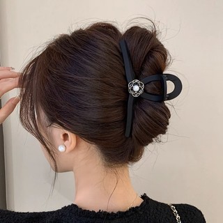 Kẹp tóc càng cua đính hoa trà • Mây Fashion Jewelry - 824.08