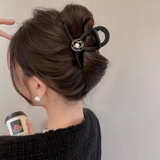 Kẹp tóc càng cua đính hoa trà • Mây Fashion Jewelry - 824.08
