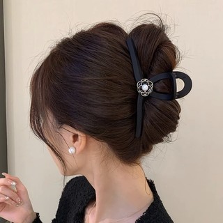 Kẹp tóc càng cua đính hoa trà • Mây Fashion Jewelry - 824.08