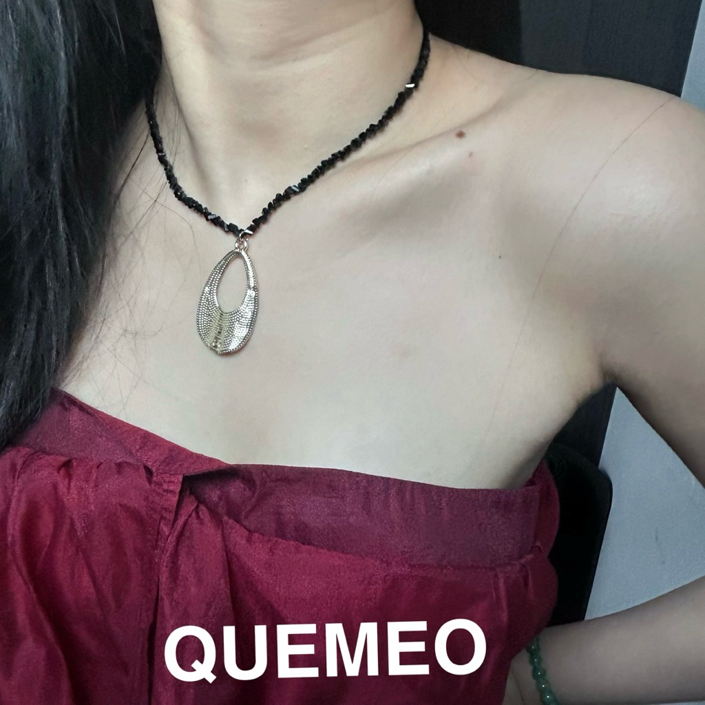 Vòng Cổ Hạt Thuỷ Tinh Đen LIVIOY QUEMEO Phối Charm Giọt Nước Vàng 18K