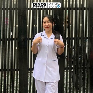 Áo Bác Sĩ Dinos Cổ Vest, Cổ Bể Tay Ngắn, Vải Cotton Lạnh, Màu Trắng