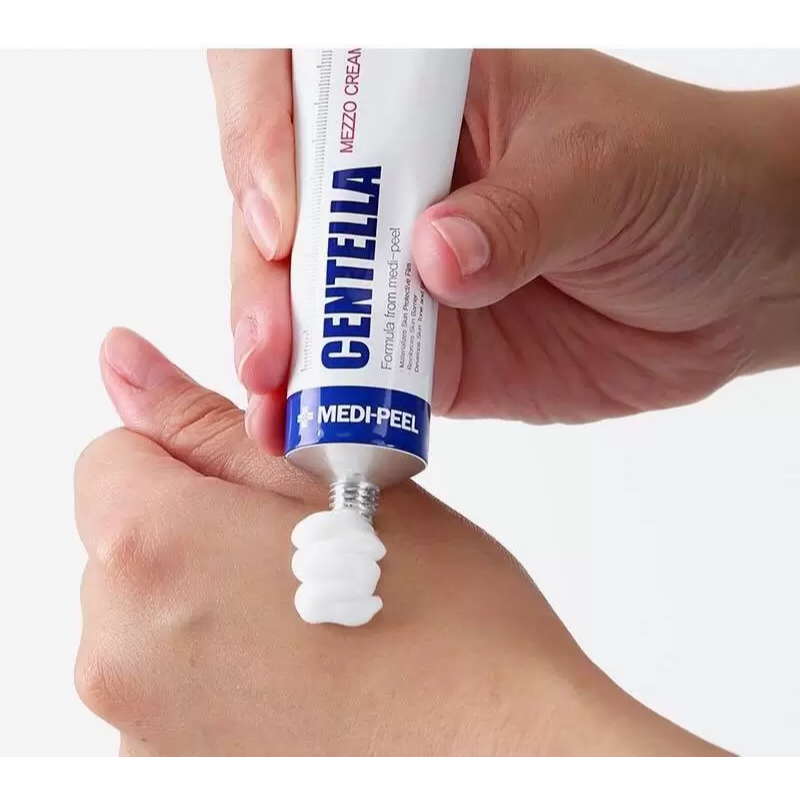 Kem chấm mụn Medi Peel Centella Rau Má Hỗ Trợ Loại Bỏ Mụn, Phục Hồi Da Tuýp 30ml