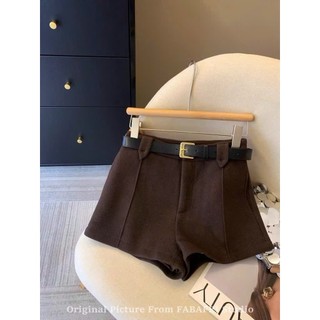 Quần Short Nữ ELEGANTE BOUTIQUE Viền Dọc Có Lót Trong Siêu Dày Dặn, Hack Dáng Đôi Chân Cực Tốt Mã 03065