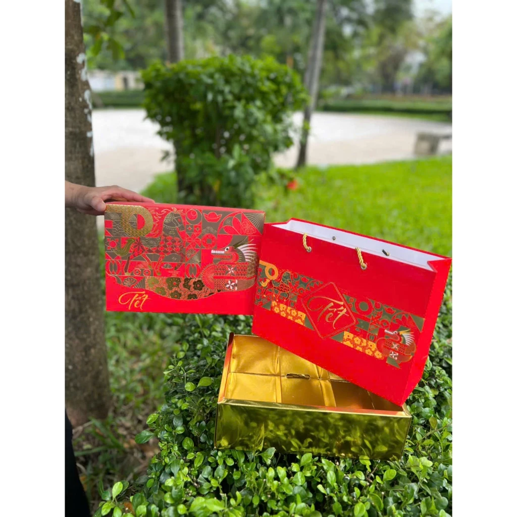 vỏ hộp quà tết đựng bánh mứt hàng có sẵn tiện lợi nâng tầm thương hiệu phần quà của bạn