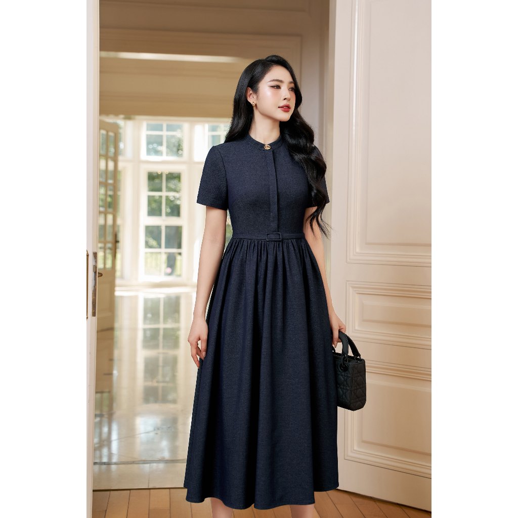 Đầm denim ELLA DORA cổ trụ 1 cúc form ôm thiết kế dáng dài thanh lịch hiện đại [D263]