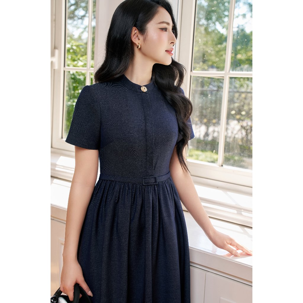 Đầm denim ELLA DORA cổ trụ 1 cúc form ôm thiết kế dáng dài thanh lịch hiện đại [D263]