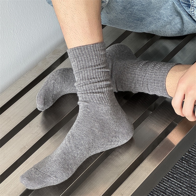 Vớ Tất trắng đen Unisex cổ cao phong cách thể thao và năng động.