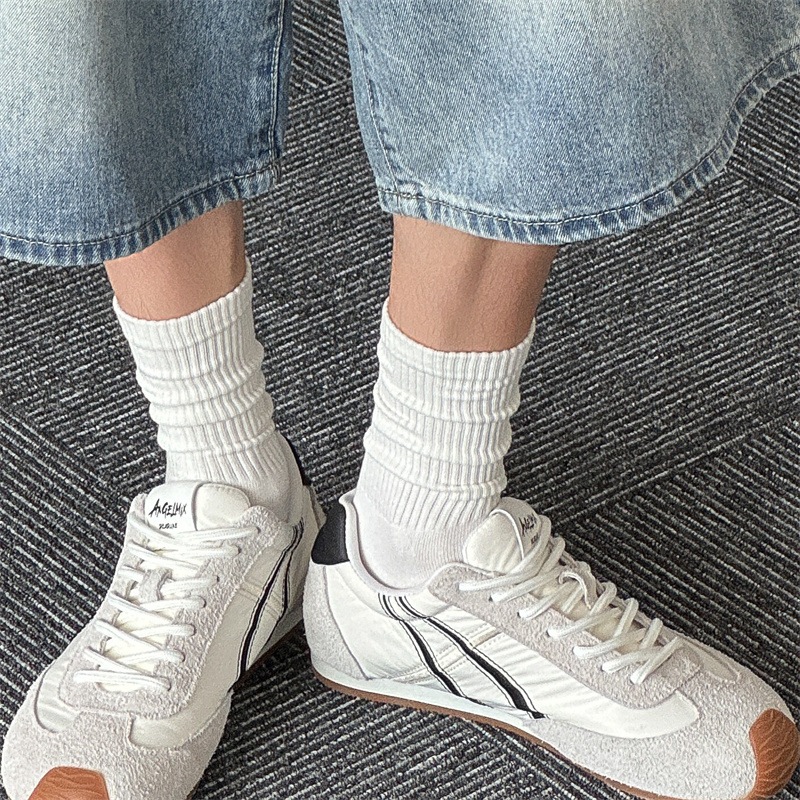Vớ Tất trắng đen Unisex cổ cao phong cách thể thao và năng động.