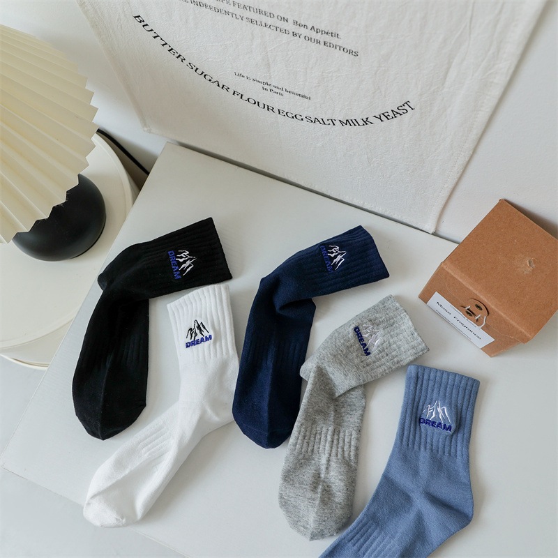 Vớ Tất chữ HUMAN cotton cổ cao nam nữ phong cách trẻ trung, năng động.