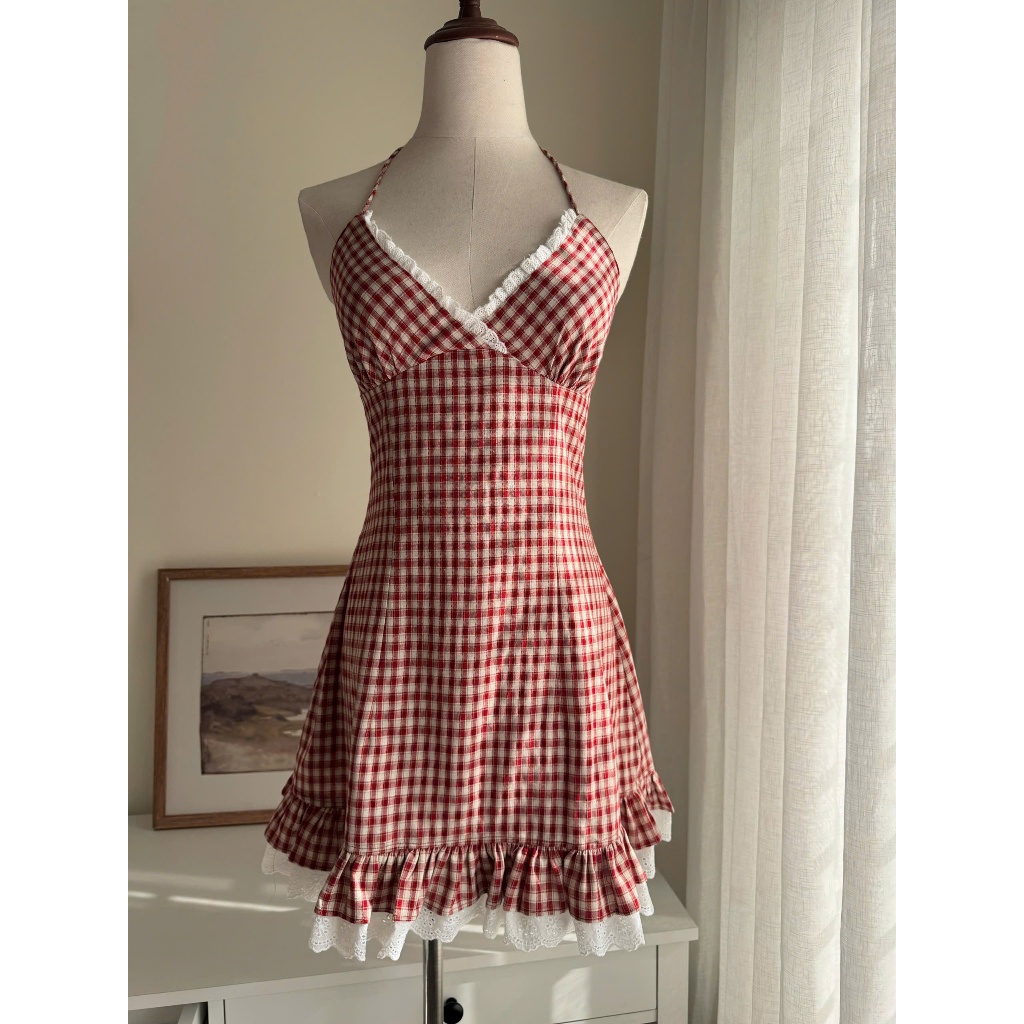 Đầm Caro Đỏ Cổ Yếm Dáng Chữ A Quyến Rũ Tôn Dáng Pepper Clothing Đầm Mini Cổ V Phối Ren Dáng Ngắn Sexy - Emma Dress | BigBuy360 - bigbuy360.vn