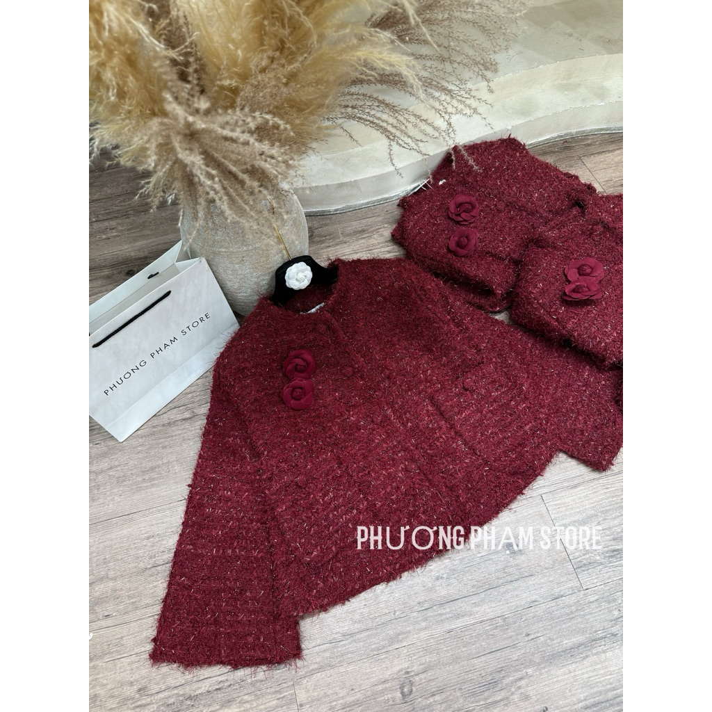 ÁO DẠ NHŨ ĐỎ KÈM HOA TRÀ