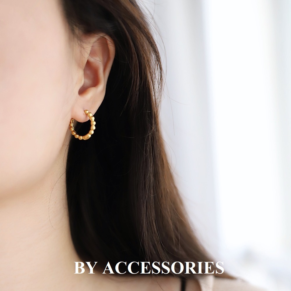 Bông tai nữ titan kiểu tròn hạt bi nối liền đơn giản mạ vàng không gỉ WE2458 BY ACCESSORIES