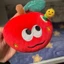 TÁO BÔNG MẶT NGỐ CÓ SÂU ĐỰNG NHẪN
