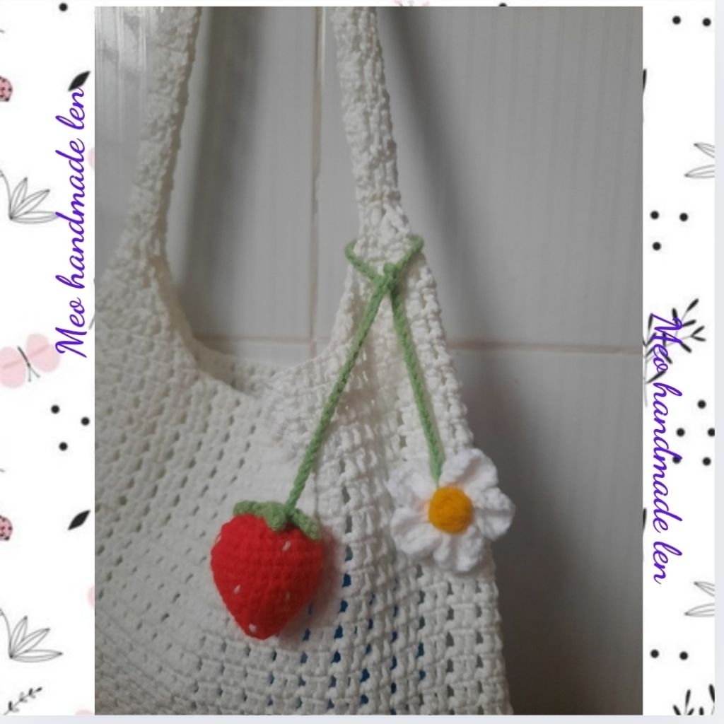 Dây treo túi tote, balo dâu tây và hoa 5 cánh - handmade len - crochet - amigurumi