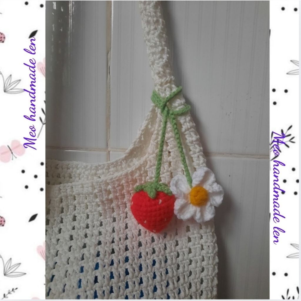 Dây treo túi tote, balo dâu tây và hoa 5 cánh - handmade len - crochet - amigurumi
