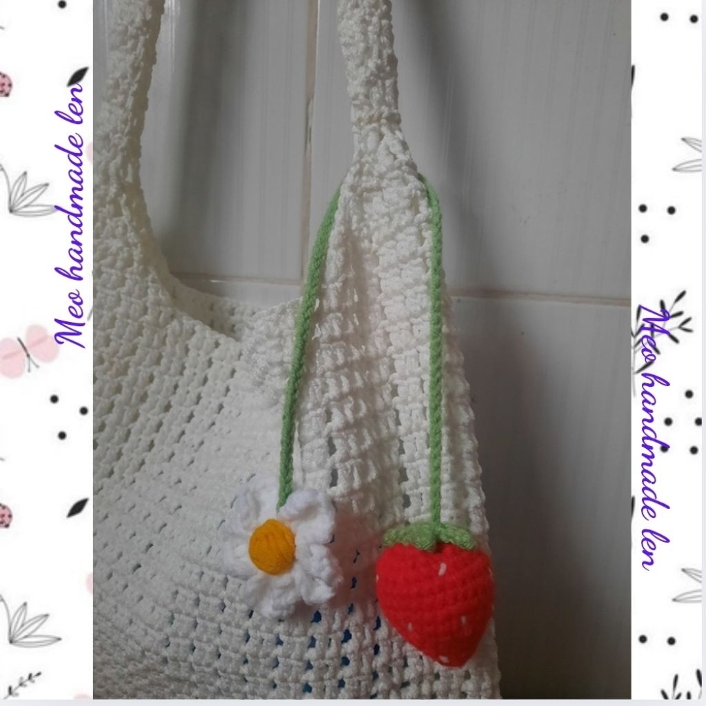 Dây treo túi tote, balo dâu tây và hoa 5 cánh - handmade len - crochet - amigurumi