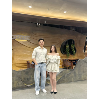 (S - 78) Set đồ đôi nam nữ couple váy jum trễ vai dài tay dáng xoè bo chun eo và áo sơmi nam cổ bẻ tay dài