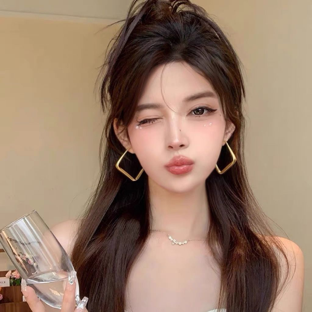 Bông tai mạ vang sang trọng, thanh lịch dễ phối