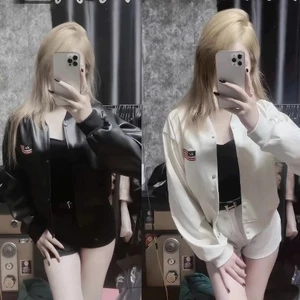 Áo khoác da nữ bóng bẩy dáng croptop thêu Cờ AA đỏ siêu xinh xắn