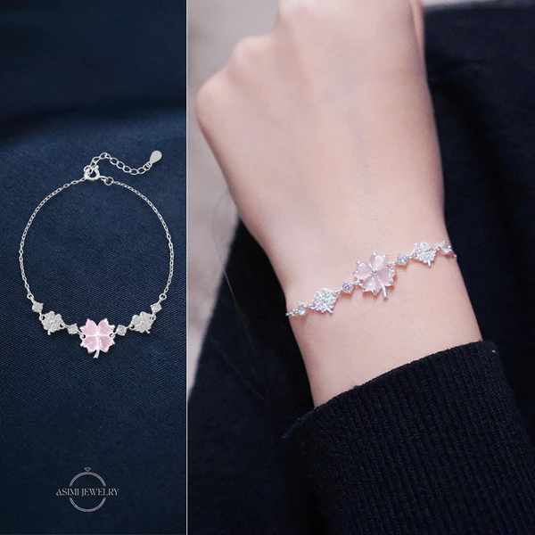 Lắc tay bạc nữ Cỏ 4 Lá Hồng Asimi Love Letter Bloom LT52 - đeo trên mẫu