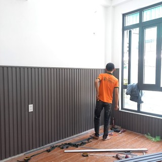 Tấm nhựa ốp tường Nano giả gỗ (Dài 95cm rông 40cm) có nhận thi công lam sóng