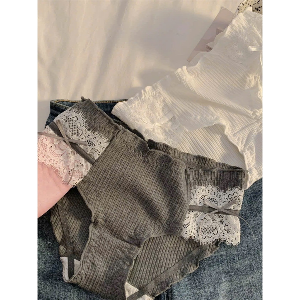 Quần lót nữ dáng xinh phối ren nơ tiểu thư, vải gân mềm co giãn, đáy cotton thoáng. Freesize 40–55kg, 5 màu dễ mặc, êm