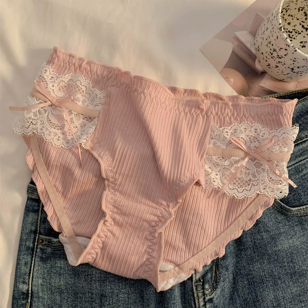 Quần lót nữ dáng xinh phối ren nơ tiểu thư, vải gân mềm co giãn, đáy cotton thoáng. Freesize 40–55kg, 5 màu dễ mặc, êm