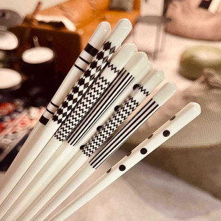 Hộp 5 Đôi Đũa Sứ Phong Cách Nhật Bản - Hộp 5 Đôi Đũa Sứ Kháng Khuẩn Hoa Văn Phong Cách Nhật Bản Sang Trọng, Tinh Tế