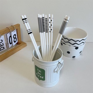 Hộp 5 Đôi Đũa Sứ Phong Cách Nhật Bản - Hộp 5 Đôi Đũa Sứ Kháng Khuẩn Hoa Văn Phong Cách Nhật Bản Sang Trọng, Tinh Tế