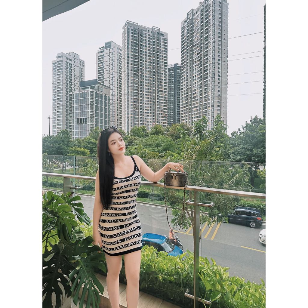 Đầm len ôm body hai dây sọc ngang chữ