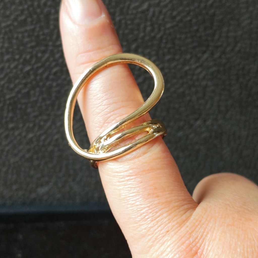 N0164-NHẪN SI NHẬT- NHẪN ABSTRACT GOLD – DÁNG UỐN LƯỢN NGHỆ THUẬT – ÁNH VÀNG ẤM