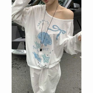 Áo thun giấy lệch vai dài tay in họa tiết vỏ sò màu xanh pastel dành cho nữ
