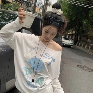 Áo thun giấy lệch vai dài tay in họa tiết vỏ sò màu xanh pastel dành cho nữ