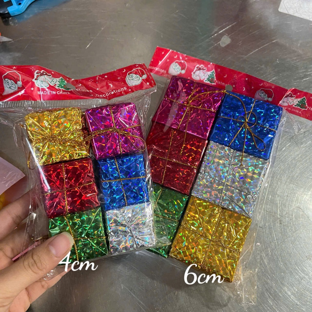 Vỉ 6 hộp quà 6x6cm hoặc Vỉ 6 hộp quà 4x4cm trang trí cây thông Noel