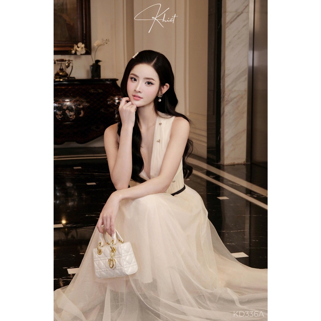 Đầm lưới kem dáng dài xòe bồng bềnh đính đá eo phối nơ lụa đen phong cách dự tiệc sang trọng KD336A