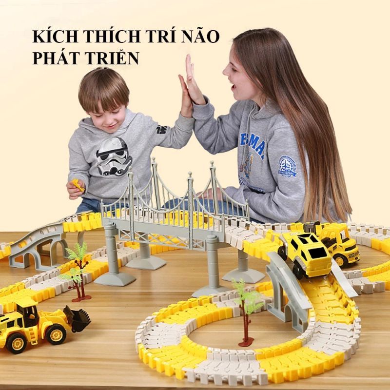 Đồ chơi tàu điện cho trẻ em Boy 135pcs Đồ chơi lắp ráp DIY Kỹ thuật tàu điện Xe hơi Đi đua điện Đồ chơi trẻ em