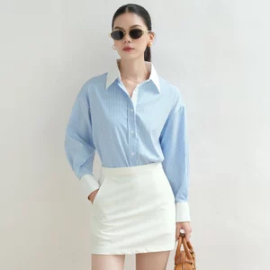 Áo sơ mi kẻ sọc nữ GILLEE phối cổ và tay áo trắng, dáng oversized, sơ mi form rộng vải kate Mỹ FAS354