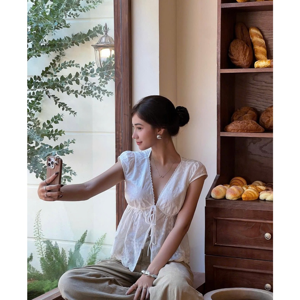 Áo Cổ V Voan Hoa Tay Hến Viền Ren Cột Dây Thắt Eo Sóng Hoa Nhí Điệu Đà NELO TOP SAN Clothings - P177
